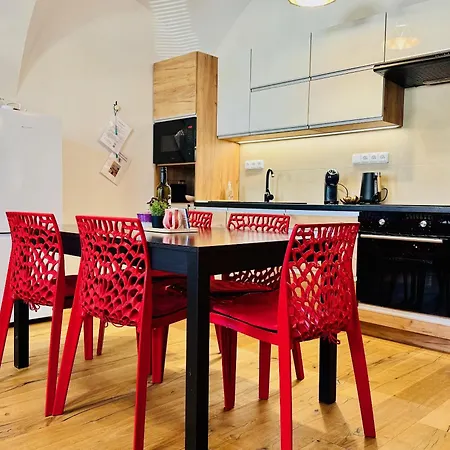 Cora Apartment *