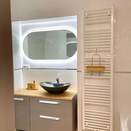 Cora Apartment *